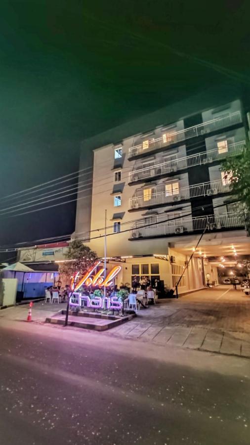 Votel Hotel Charis Tuban Tuban  Exterior foto